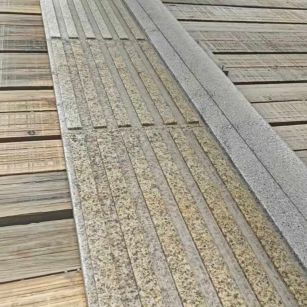 伊春黄金麻盲道石 盲条