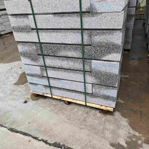 伊春芙蓉白路牙石，马路牙子