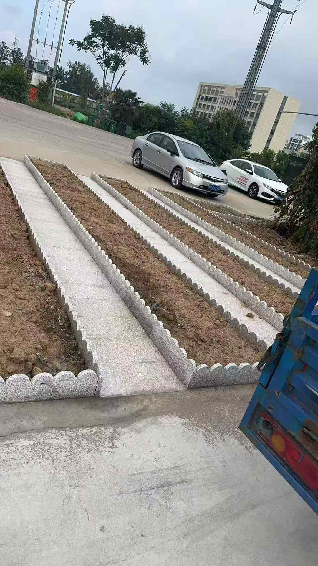 伊春芝麻白花边石