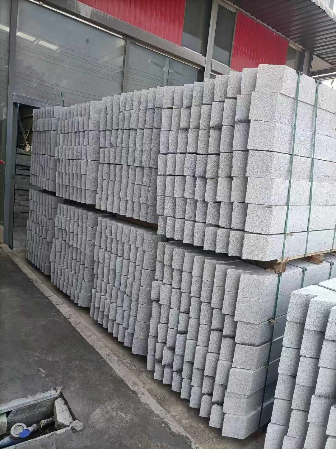 伊春芝麻白树围石 树池