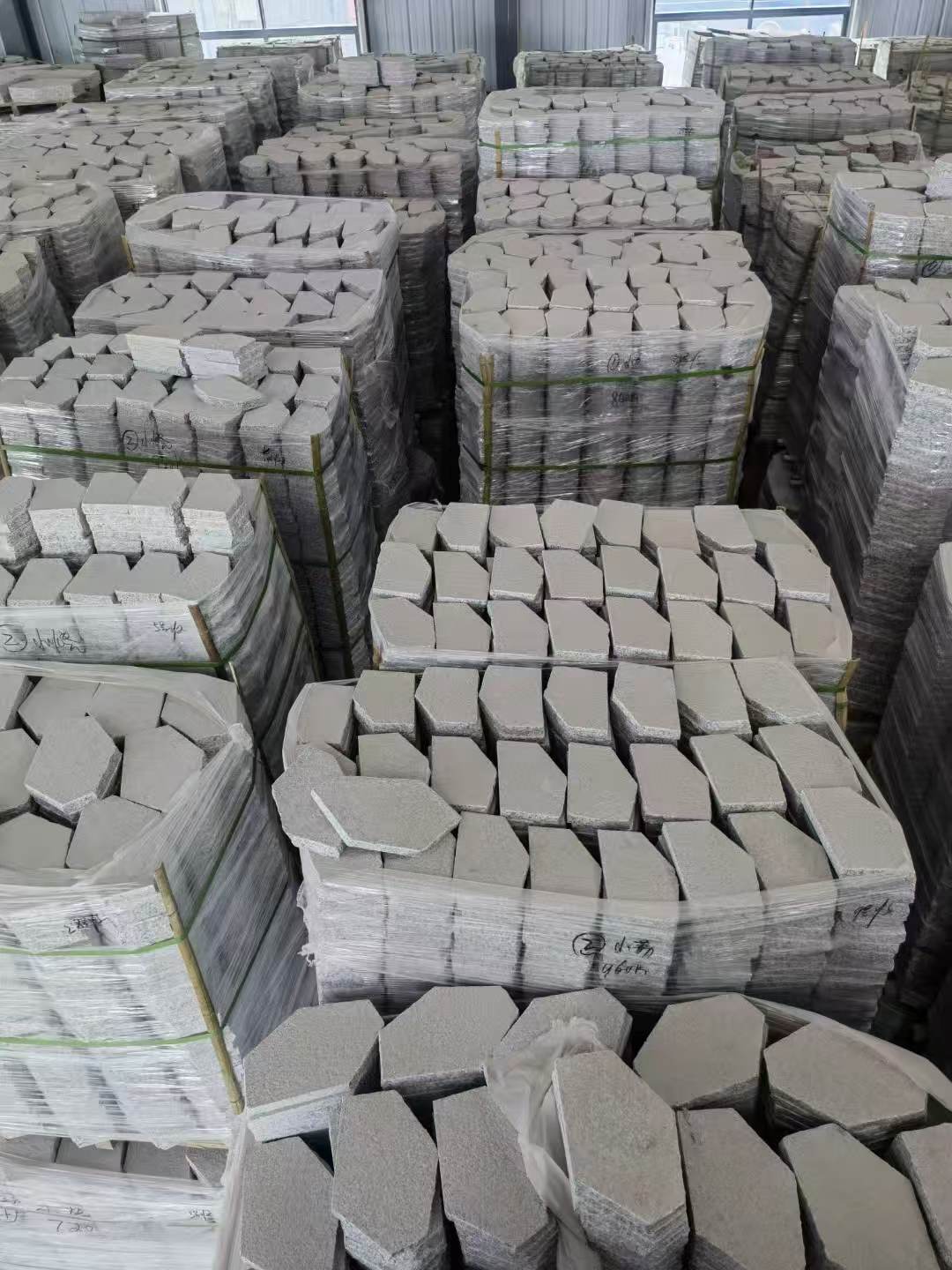 伊春芝麻白石材冰裂纹，碎拼。