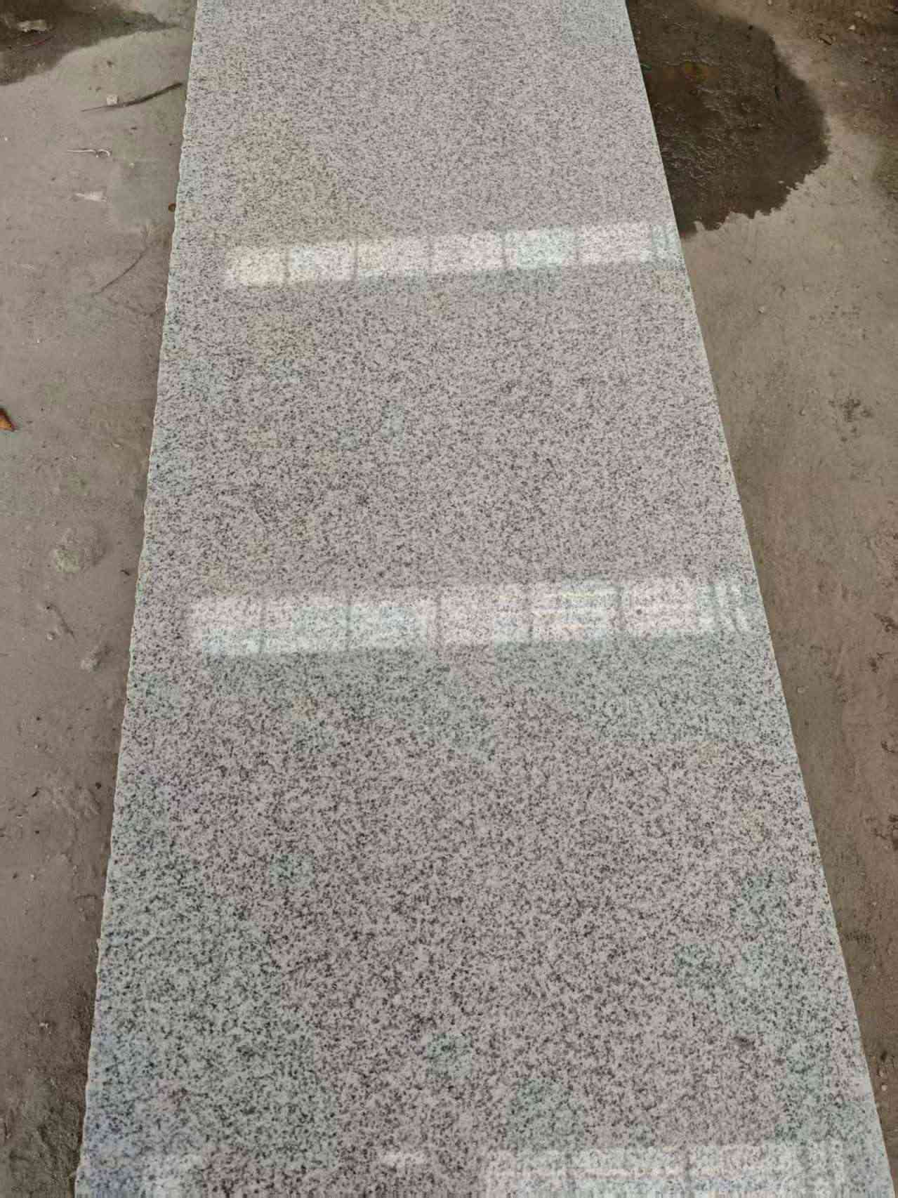 伊春芝麻白光面毛板